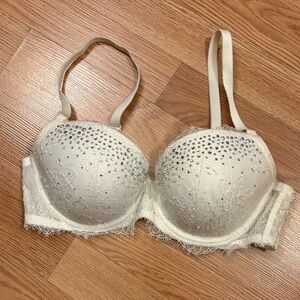 Vintage NWOT Victoria's Secret White Lace Bra with Embellishments